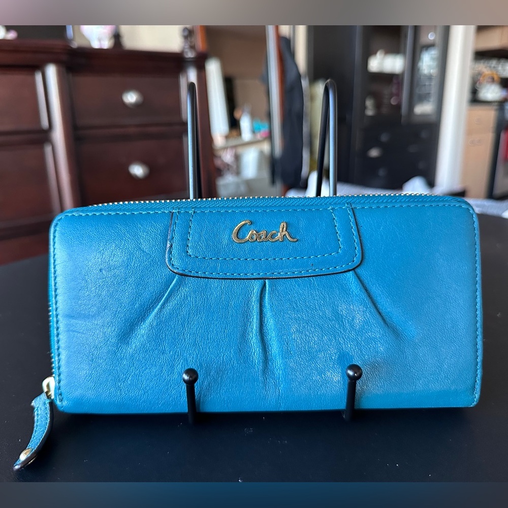 Coach Y2K Leather Teal Blue Leather Large Zip accordion Wallet Gold Accents